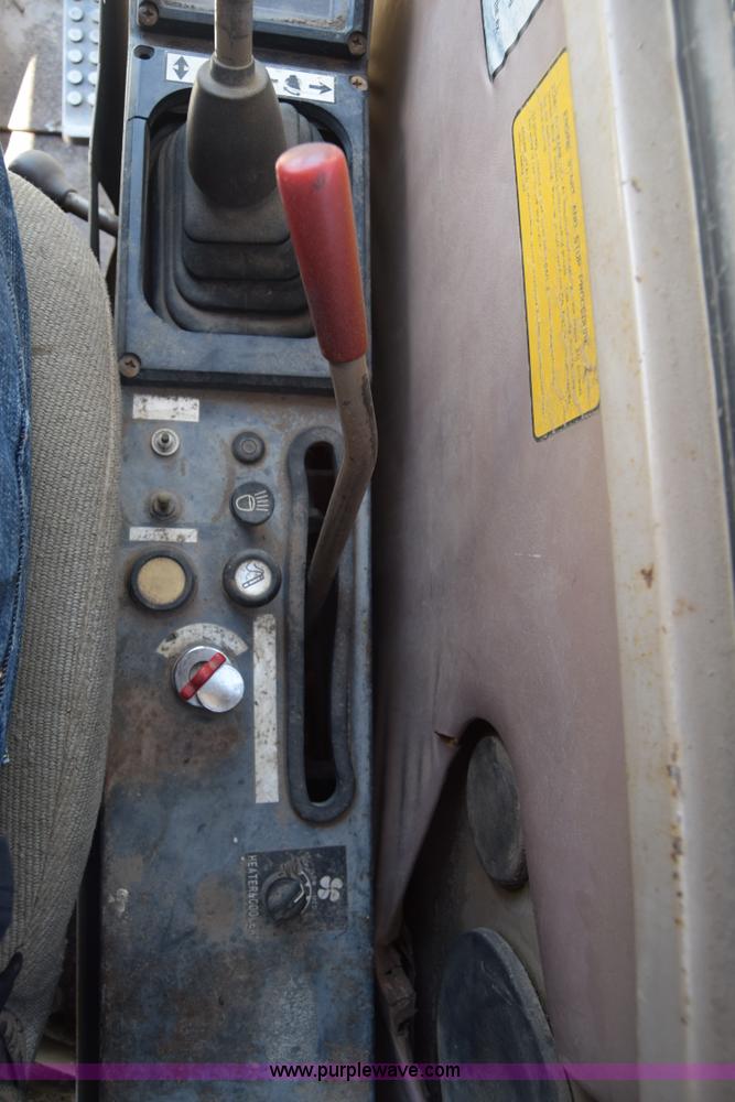 image for item K6698 1985 John Deere 490 excavator