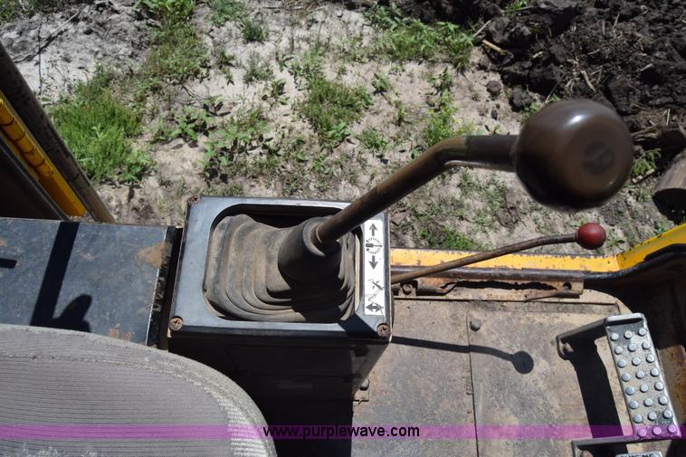 image for item K6698 1985 John Deere 490 excavator