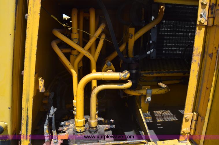 image for item K6698 1985 John Deere 490 excavator