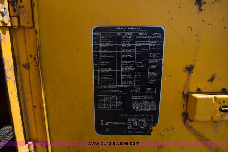 image for item K6698 1985 John Deere 490 excavator