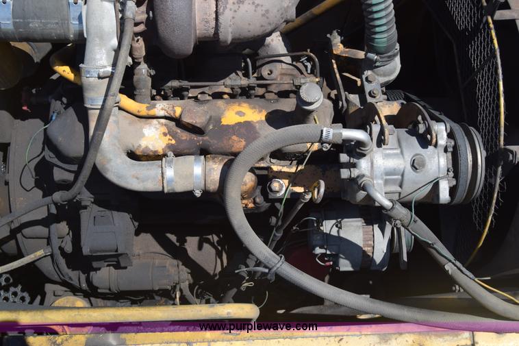 image for item K6698 1985 John Deere 490 excavator