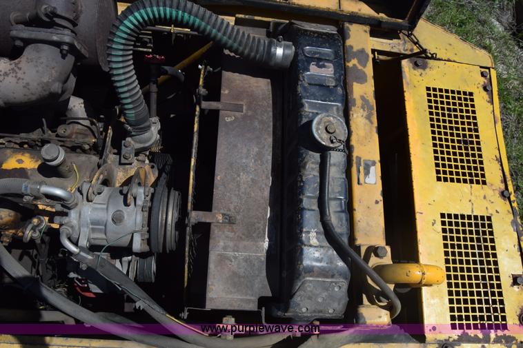 image for item K6698 1985 John Deere 490 excavator