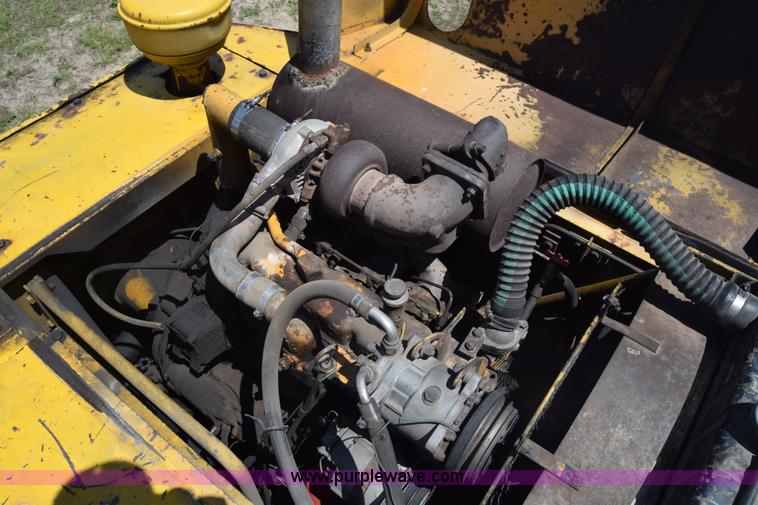 image for item K6698 1985 John Deere 490 excavator