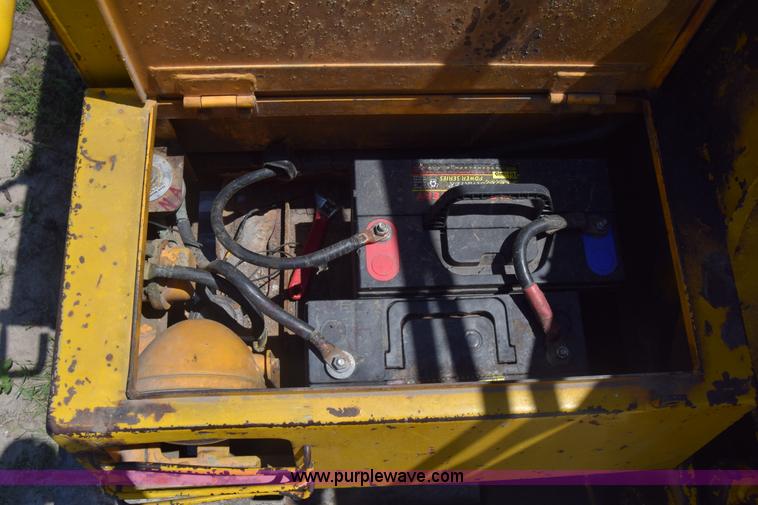 image for item K6698 1985 John Deere 490 excavator