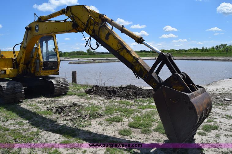 image for item K6698 1985 John Deere 490 excavator