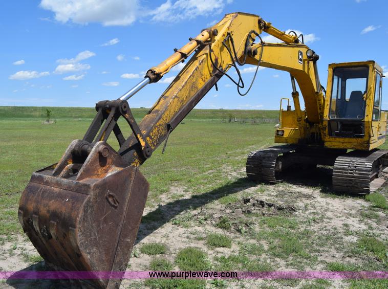image for item K6698 1985 John Deere 490 excavator