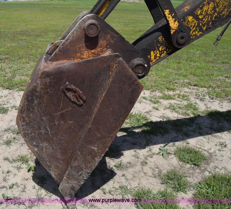 image for item K6698 1985 John Deere 490 excavator