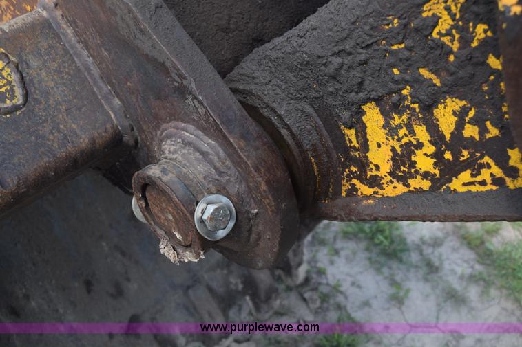 image for item K6698 1985 John Deere 490 excavator