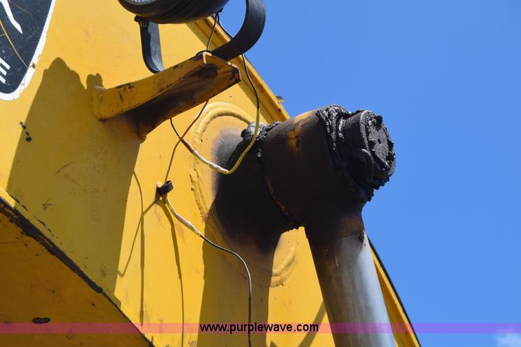 image for item K6698 1985 John Deere 490 excavator