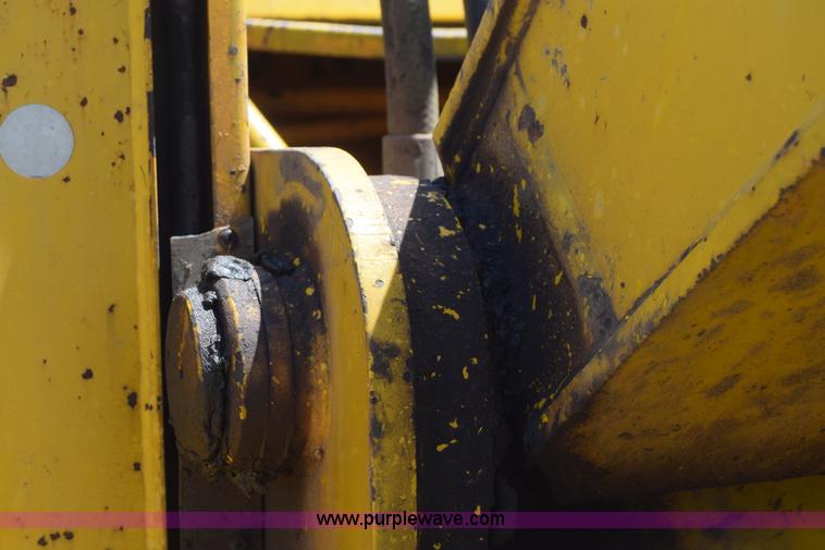 image for item K6698 1985 John Deere 490 excavator