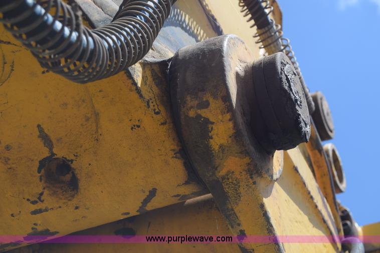 image for item K6698 1985 John Deere 490 excavator