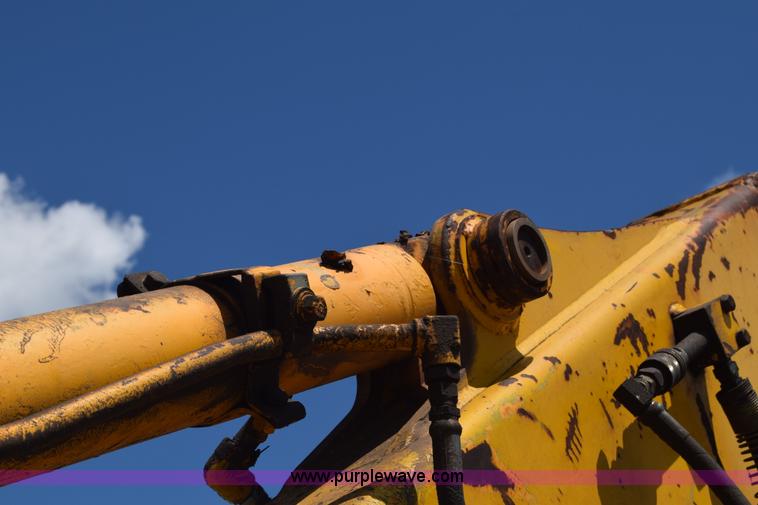 image for item K6698 1985 John Deere 490 excavator