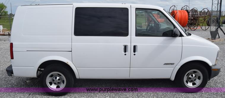 image for item K6712 2001 Chevrolet Astro van