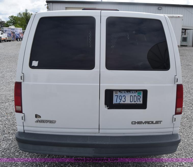 image for item K6712 2001 Chevrolet Astro van