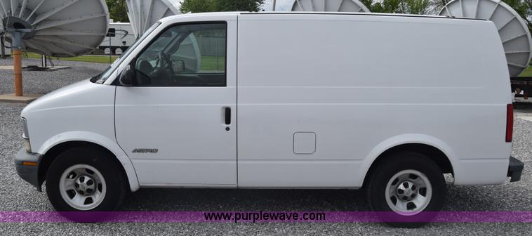 image for item K6712 2001 Chevrolet Astro van