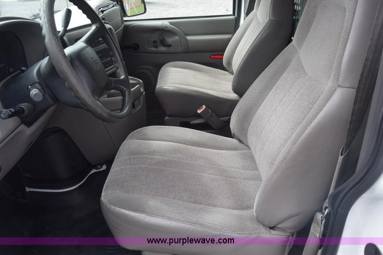 image for item K6712 2001 Chevrolet Astro van