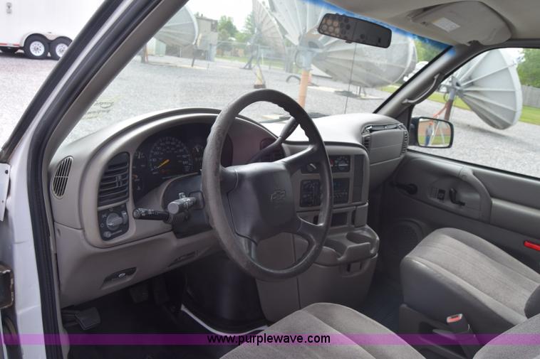 image for item K6712 2001 Chevrolet Astro van