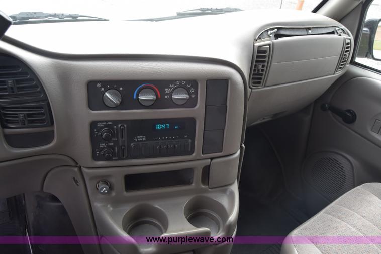 image for item K6712 2001 Chevrolet Astro van