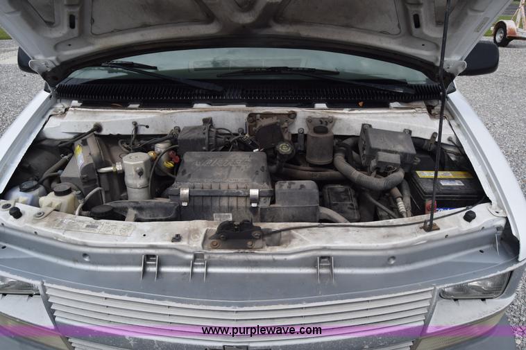 image for item K6712 2001 Chevrolet Astro van