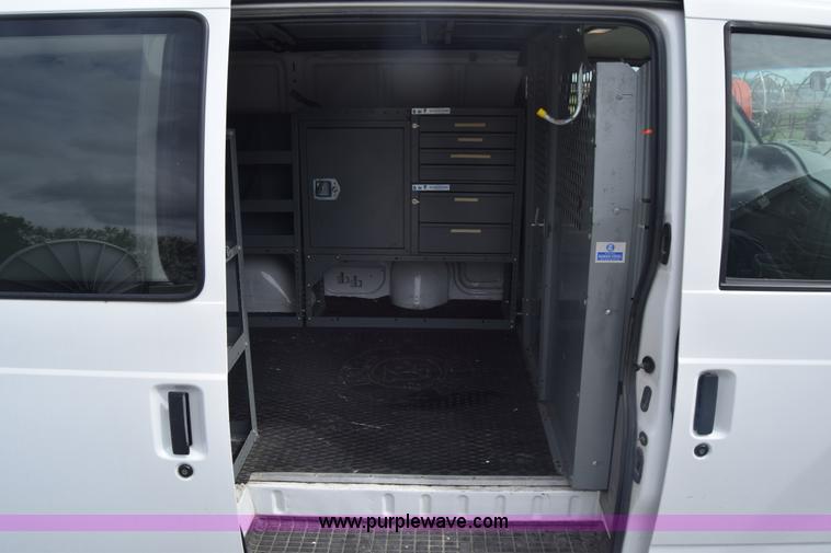 image for item K6712 2001 Chevrolet Astro van