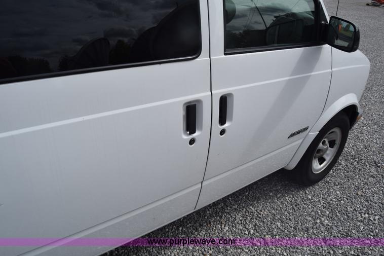 image for item K6712 2001 Chevrolet Astro van