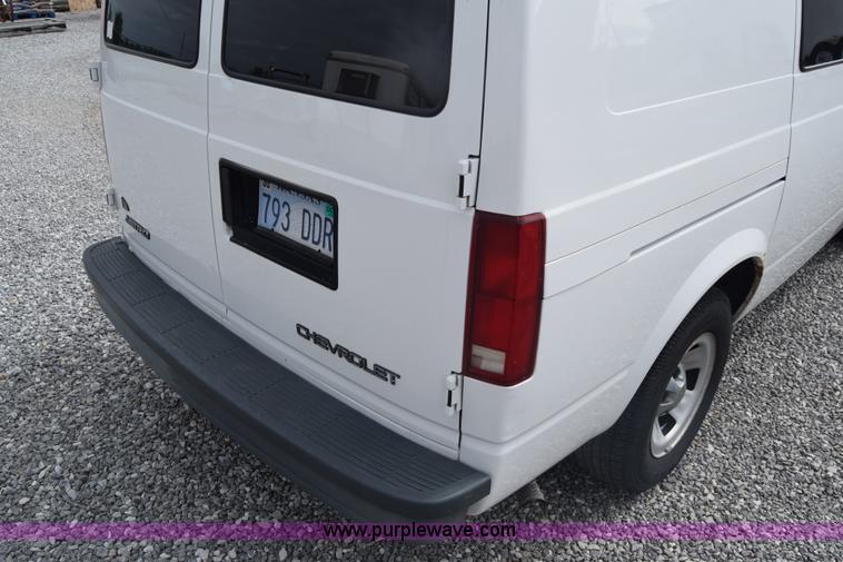 image for item K6712 2001 Chevrolet Astro van