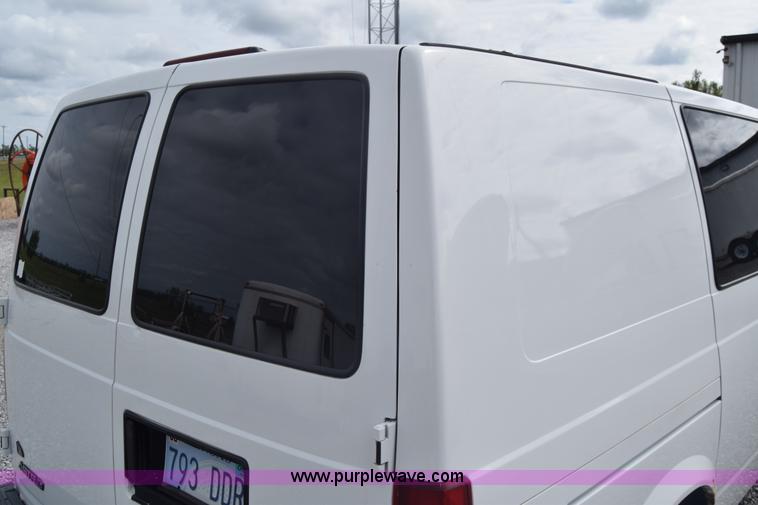image for item K6712 2001 Chevrolet Astro van