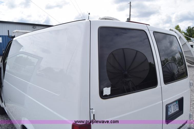 image for item K6712 2001 Chevrolet Astro van