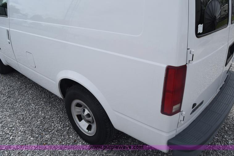 image for item K6712 2001 Chevrolet Astro van