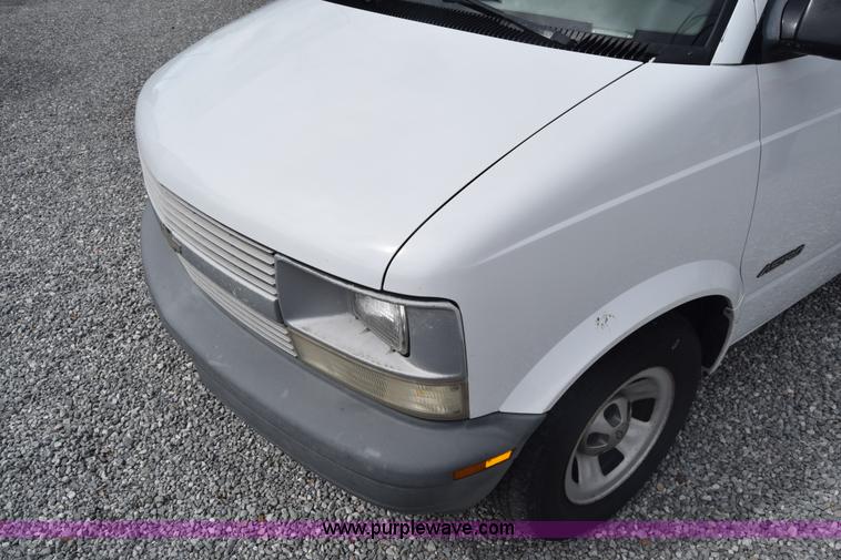 image for item K6712 2001 Chevrolet Astro van