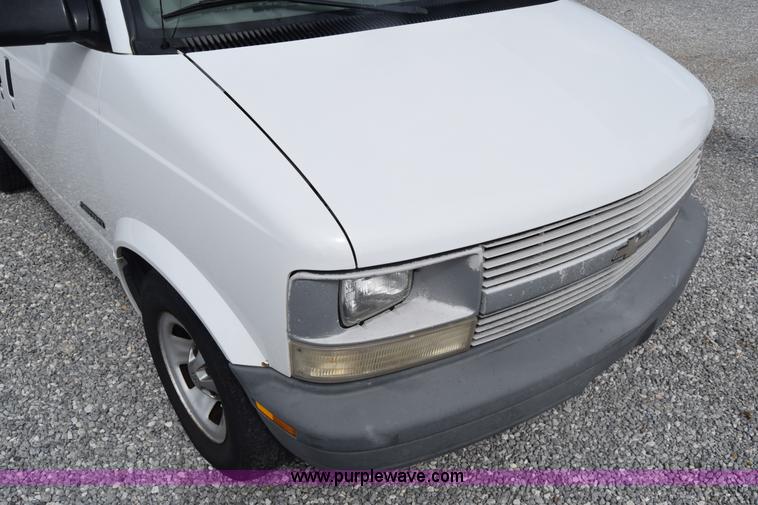 image for item K6712 2001 Chevrolet Astro van