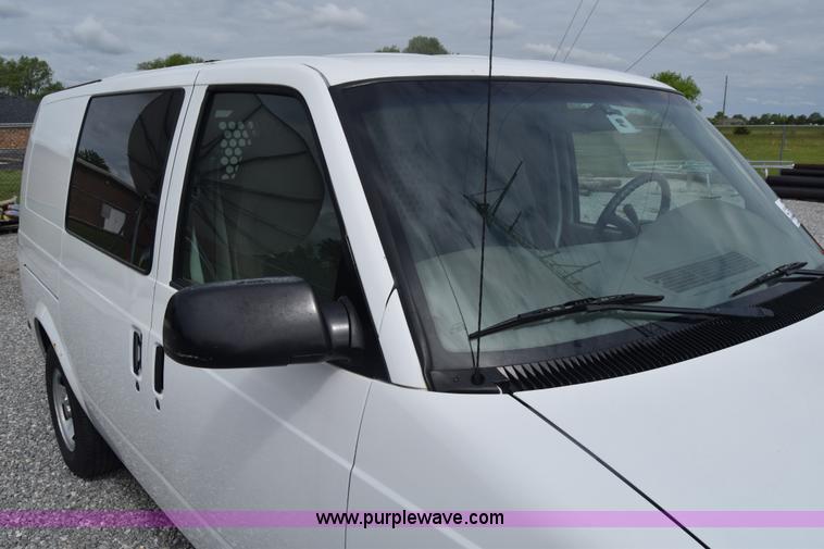 image for item K6712 2001 Chevrolet Astro van