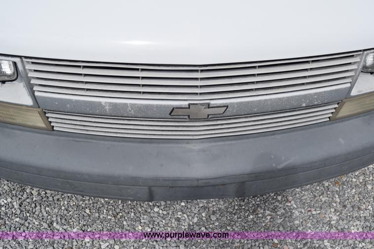 image for item K6712 2001 Chevrolet Astro van