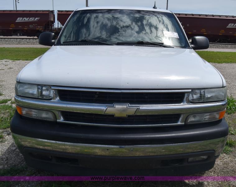 image for item K6716 2005 Chevrolet Suburban 1500 SUV