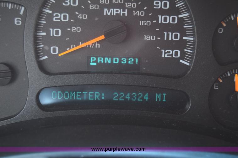 image for item K6716 2005 Chevrolet Suburban 1500 SUV