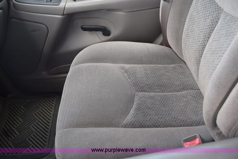 image for item K6716 2005 Chevrolet Suburban 1500 SUV