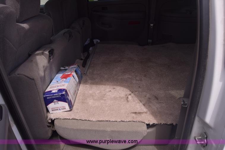 image for item K6716 2005 Chevrolet Suburban 1500 SUV