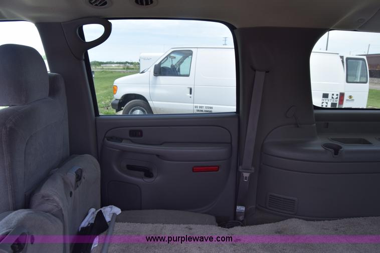 image for item K6716 2005 Chevrolet Suburban 1500 SUV