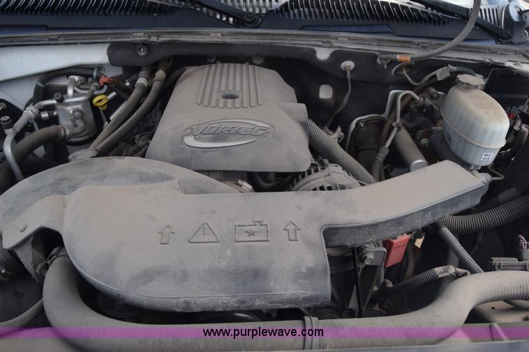 image for item K6716 2005 Chevrolet Suburban 1500 SUV