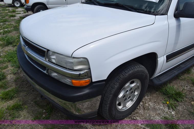 image for item K6716 2005 Chevrolet Suburban 1500 SUV