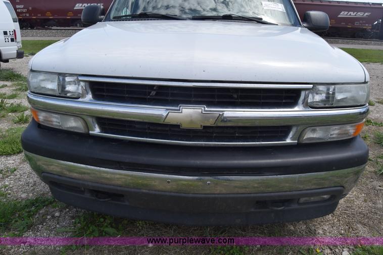 image for item K6716 2005 Chevrolet Suburban 1500 SUV