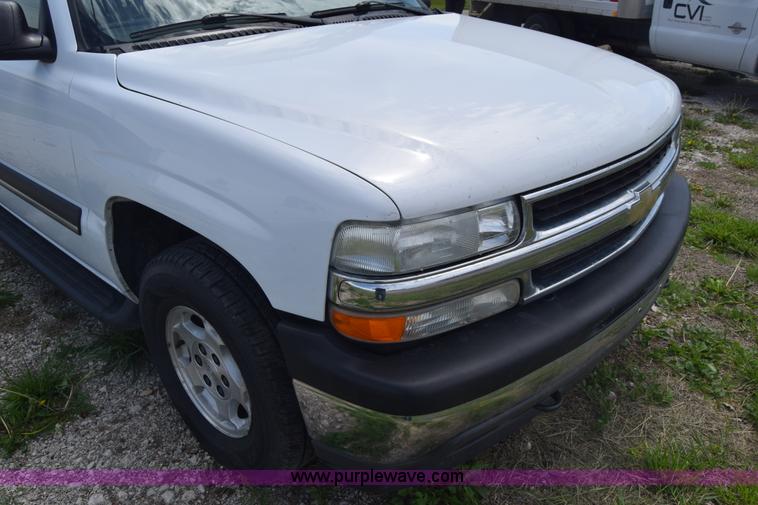 image for item K6716 2005 Chevrolet Suburban 1500 SUV