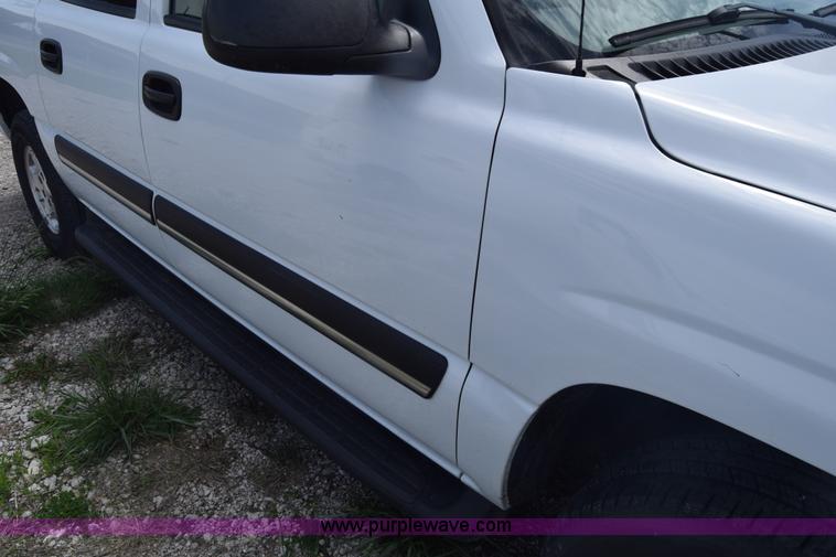 image for item K6716 2005 Chevrolet Suburban 1500 SUV