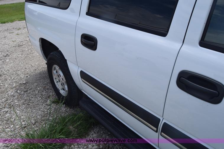 image for item K6716 2005 Chevrolet Suburban 1500 SUV
