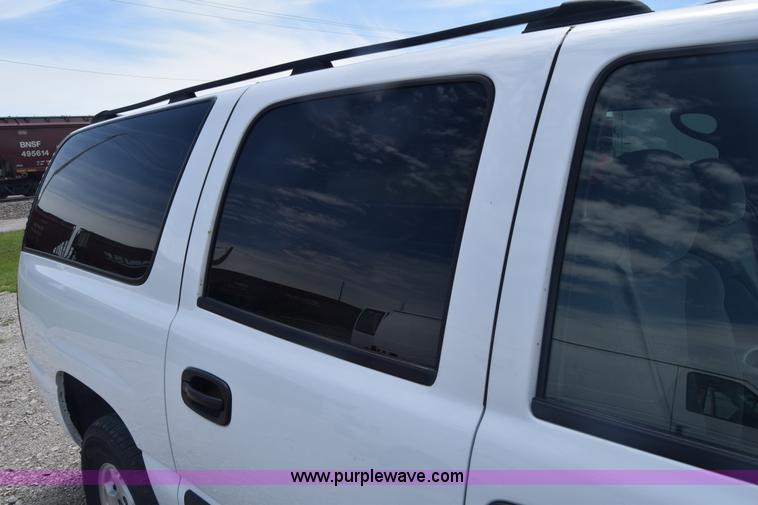 image for item K6716 2005 Chevrolet Suburban 1500 SUV