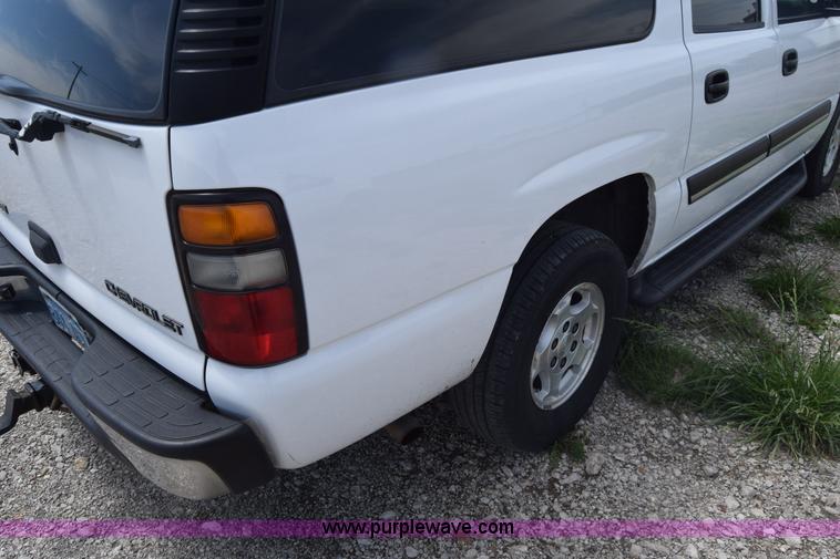 image for item K6716 2005 Chevrolet Suburban 1500 SUV