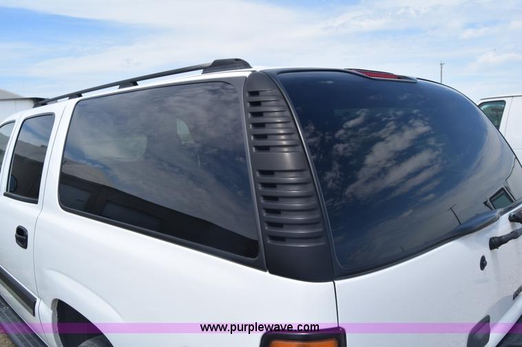 image for item K6716 2005 Chevrolet Suburban 1500 SUV