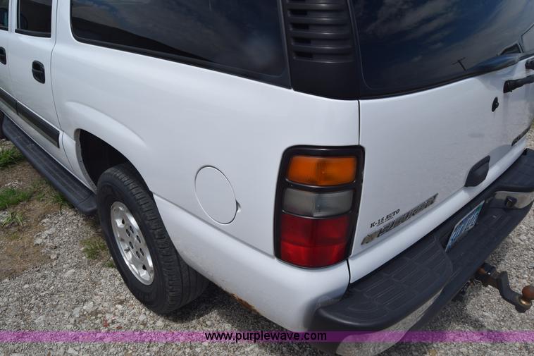 image for item K6716 2005 Chevrolet Suburban 1500 SUV