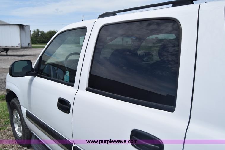image for item K6716 2005 Chevrolet Suburban 1500 SUV