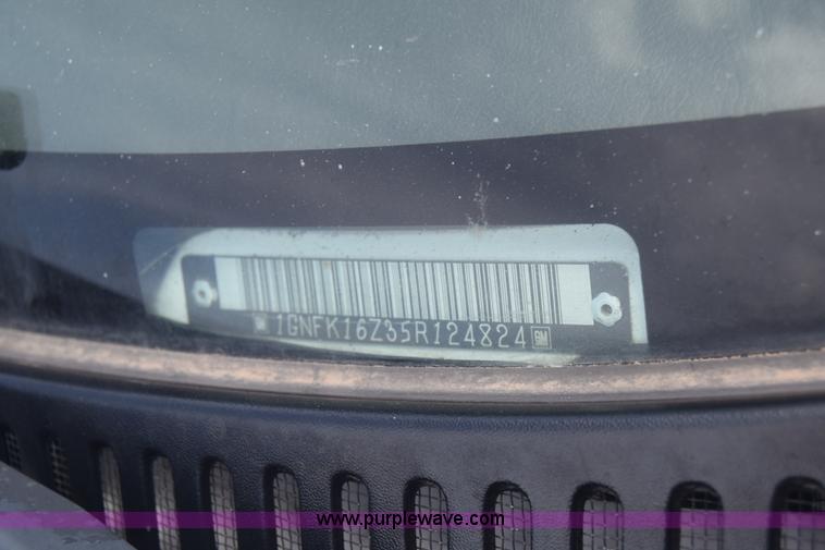 image for item K6716 2005 Chevrolet Suburban 1500 SUV